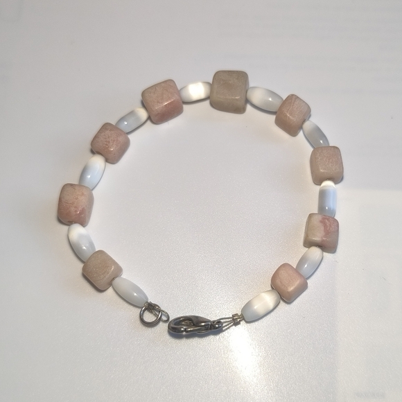 Pink Rhodochrosite And White Bead Bracelet - Picture 4 of 13